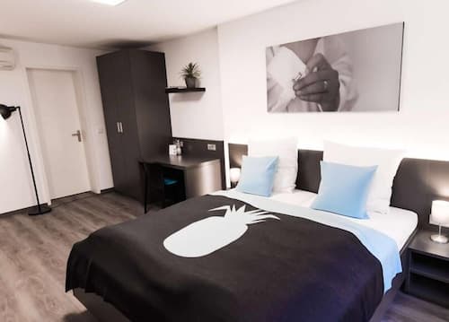 Mood contemporary living