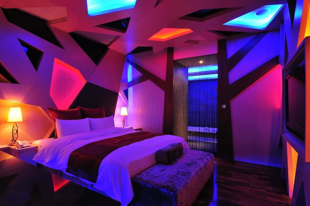 One Plus One Motel