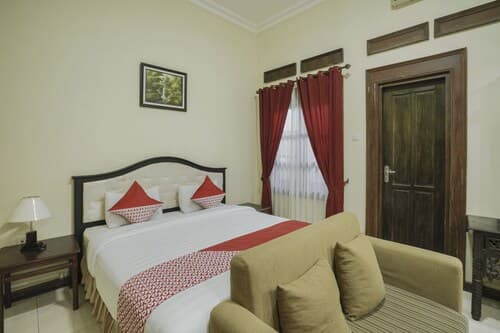 OYO 804 Ndalem Maharani Guest House