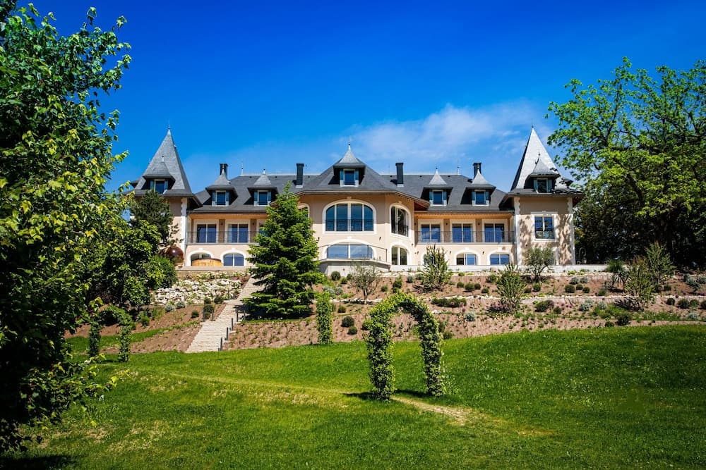 Hôtel L’Incomparable by Les Etincelles