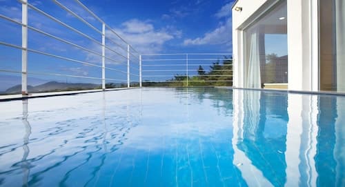 The Mare Pool Villa Pension