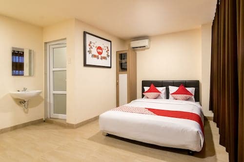 OYO 786 Sutomo Guest House
