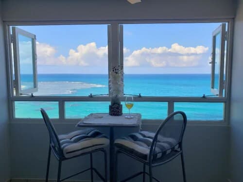 Breezy Beachfront apt. View of Paradise