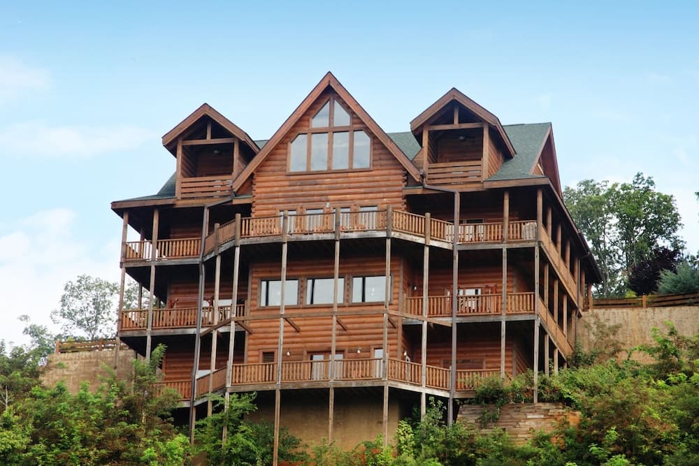 Serenity Mountain Pool Lodge - Nine Bedroom Cabin