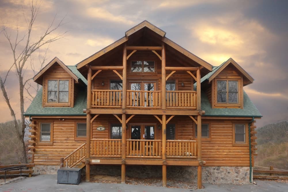 Rising Eagle Lodge - Eight Bedroom Cabin