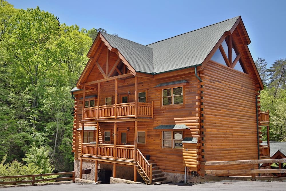 Smoky Mountain Cinema - Six Bedroom Cabin