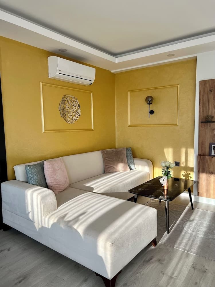 ONLY ONE Suites&Residence