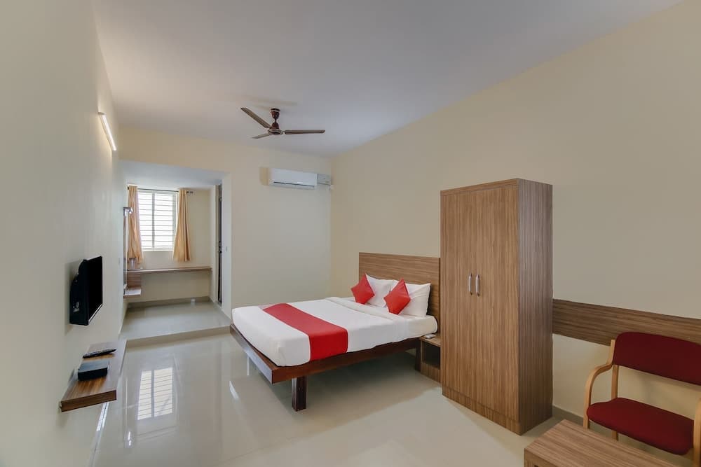 OYO Flagship 29620 New Champion Residency