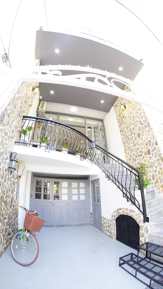 Bobo House