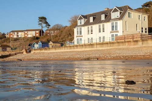 Waters Edge Apartment at Beach House