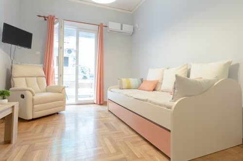 Cozy Flat in hip Koukaki