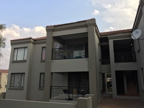 Tntee Apartments