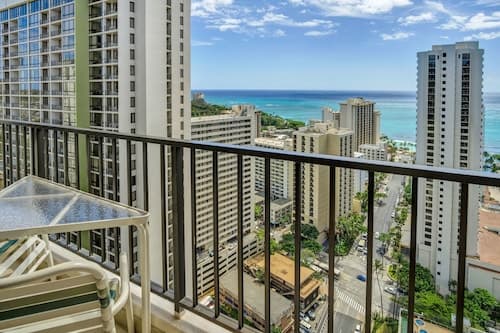 Waikiki Banyan - Ocean View Tower 2 Suite 3214
