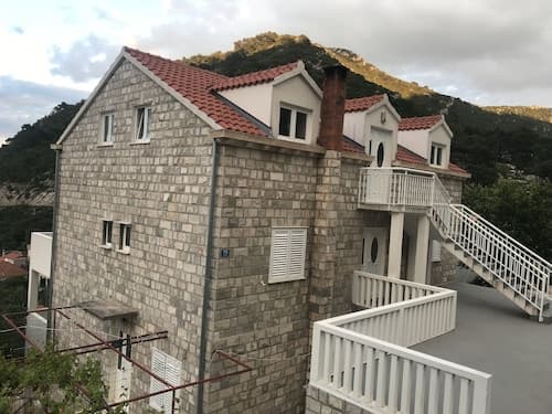 Comfortable 2 Bedroom Apartment