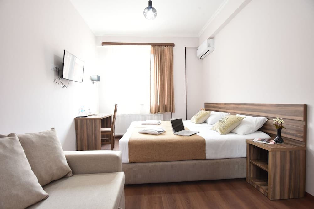 Day Room Art Hotel