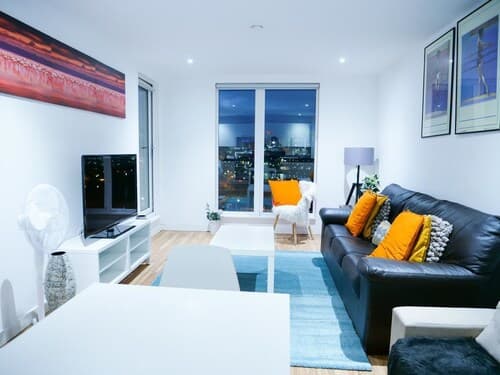 Bright 2BR Apartments Quays