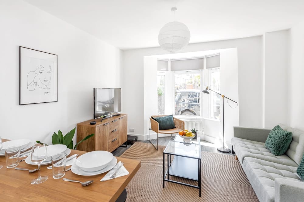 Stylish Apartment In Leafy Central Neighbourhood