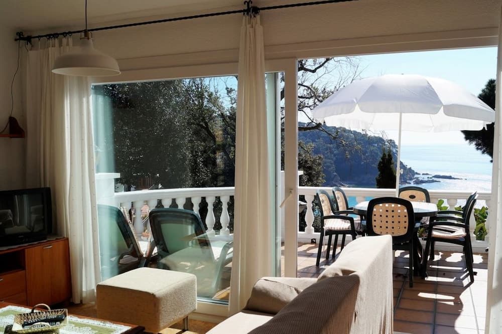 107522 - Apartment in Cala Canyelles