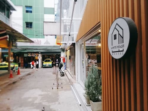 White House Hostel