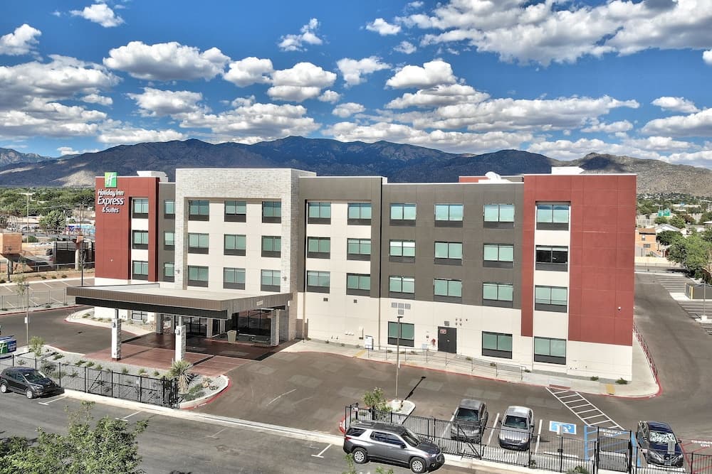 Holiday Inn Express & Suites Albuquerque East by IHG