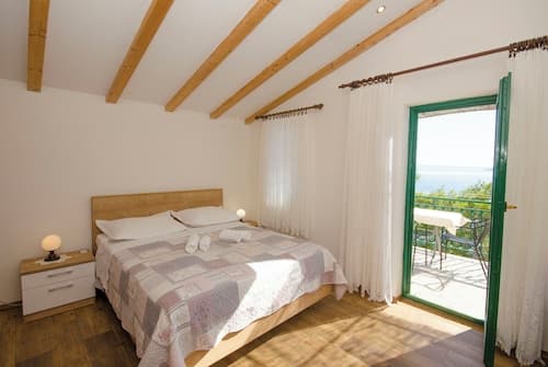 Apartments Mira Beachfront Bliss