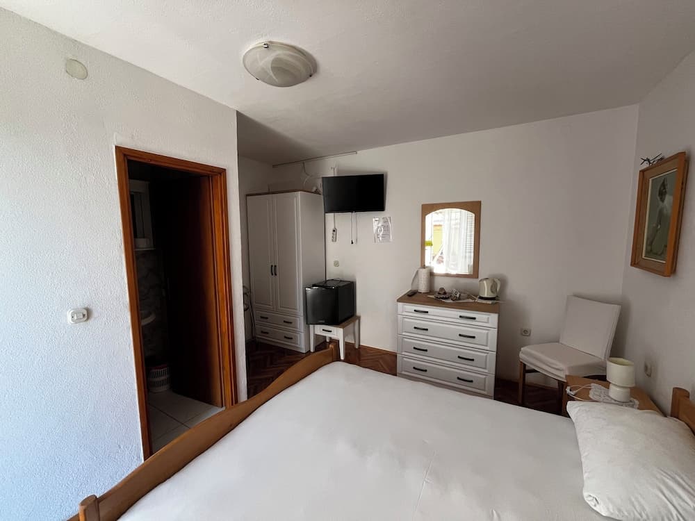 Apartment and Rooms Ruza