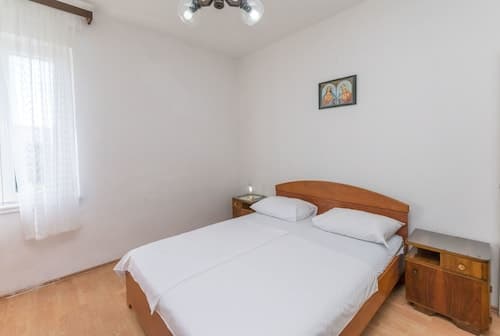 Apartments and Rooms Jakov