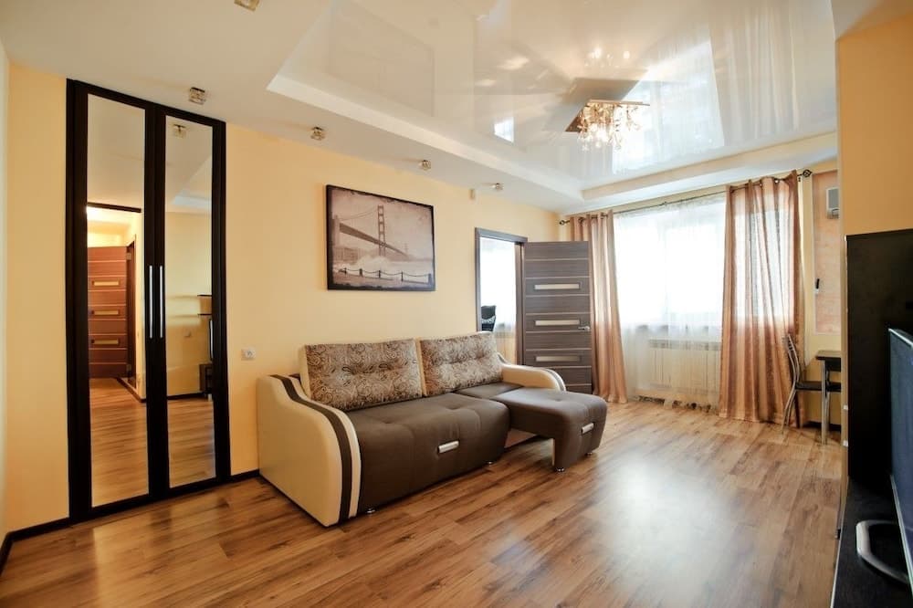 Apartment on Posyetskaya 32