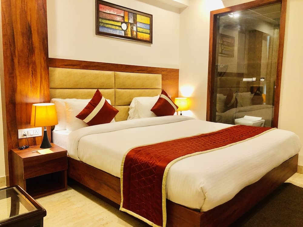 Red Crown Hotel