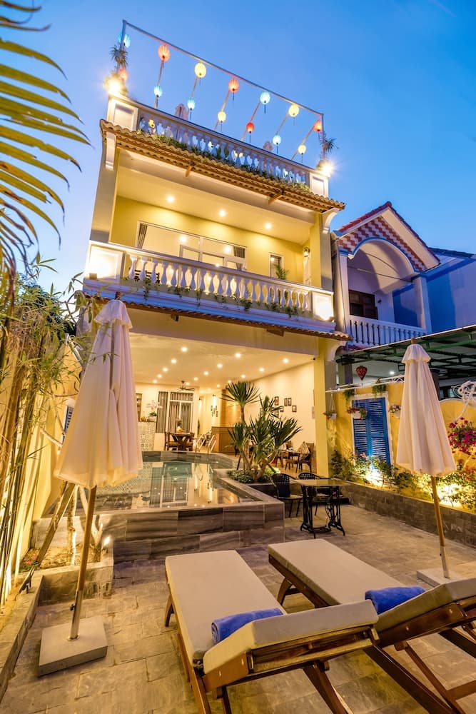 Golden Walls Homestay