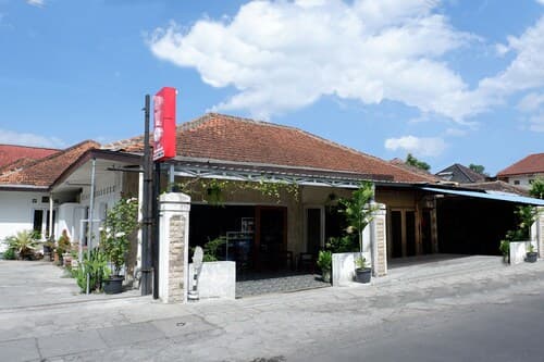 OYO 1196 Hotel Pura Puspa Rosa