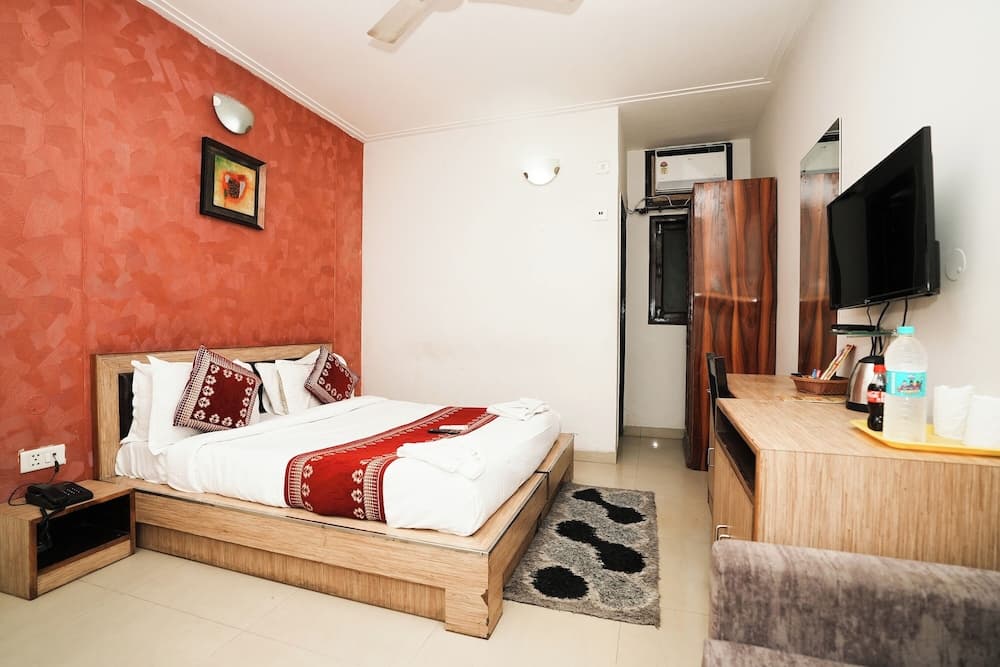 Hotel Om Paradise Near IGI Delhi Airport