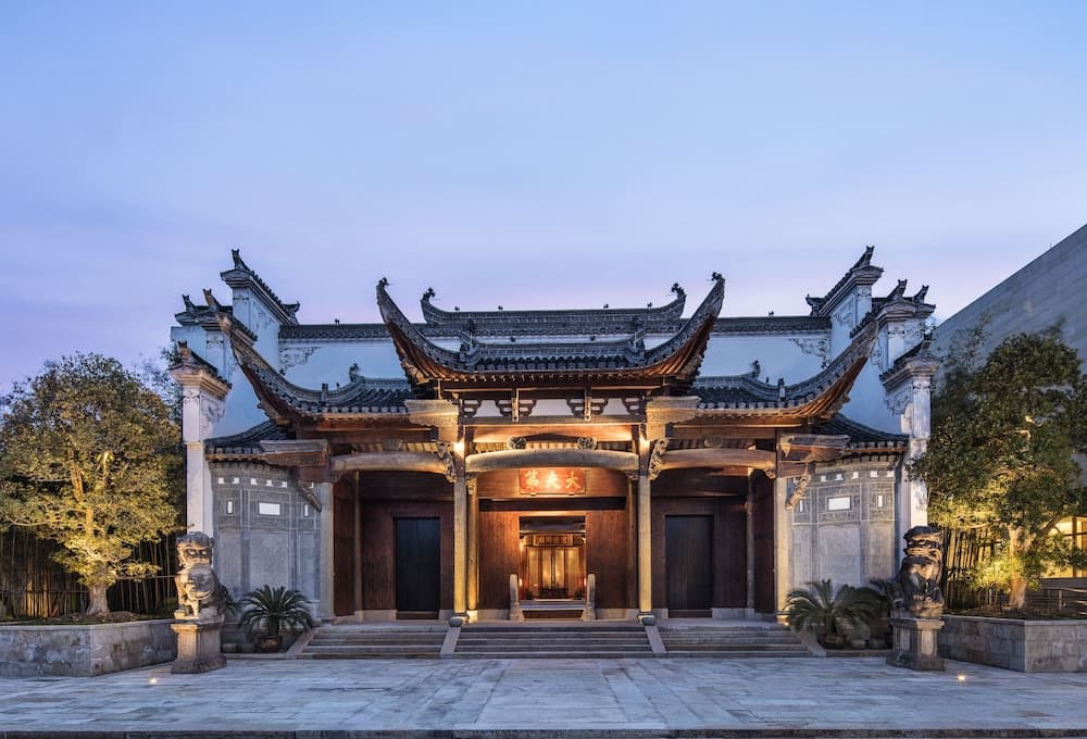 Ahn Luh Zhujiajiao