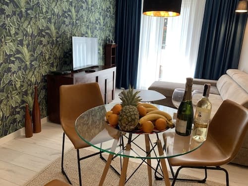 ApartmentSun Parrot