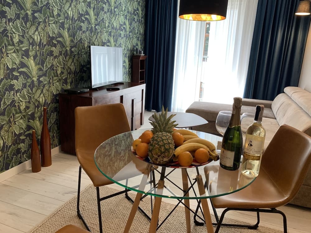 ApartmentSun Parrot