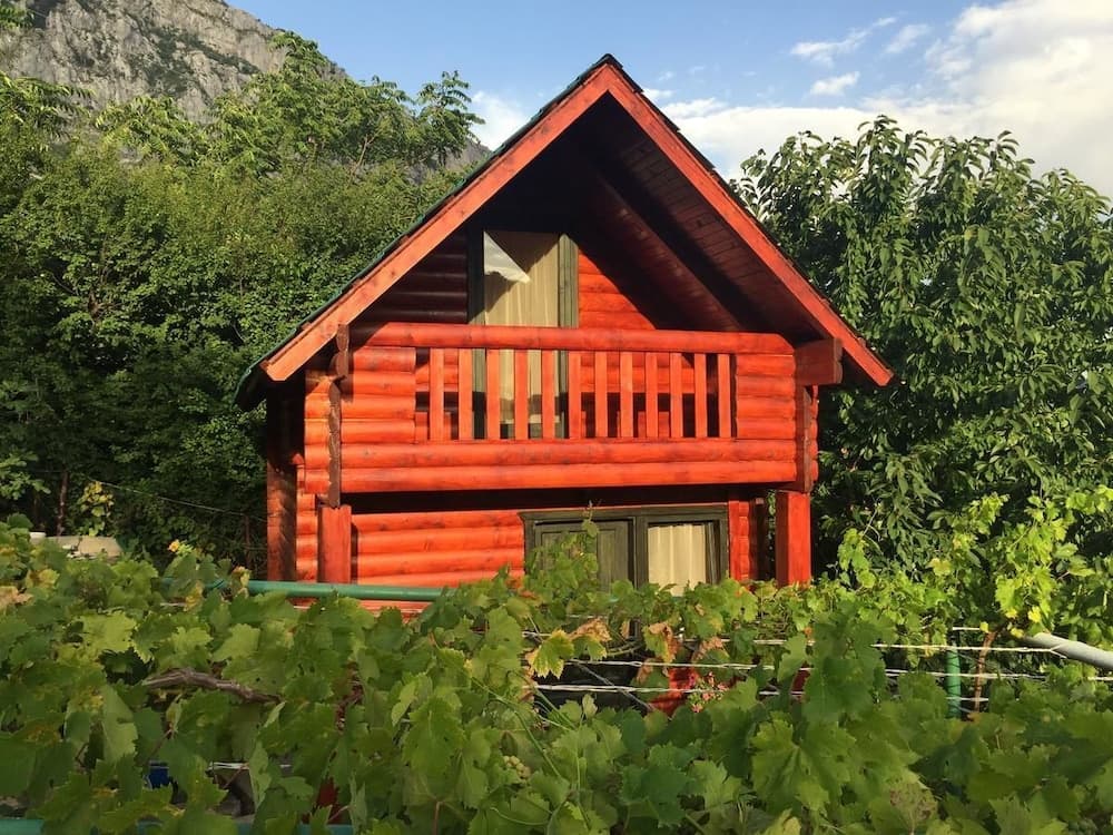 Holiday Homes & Bungalows Povija