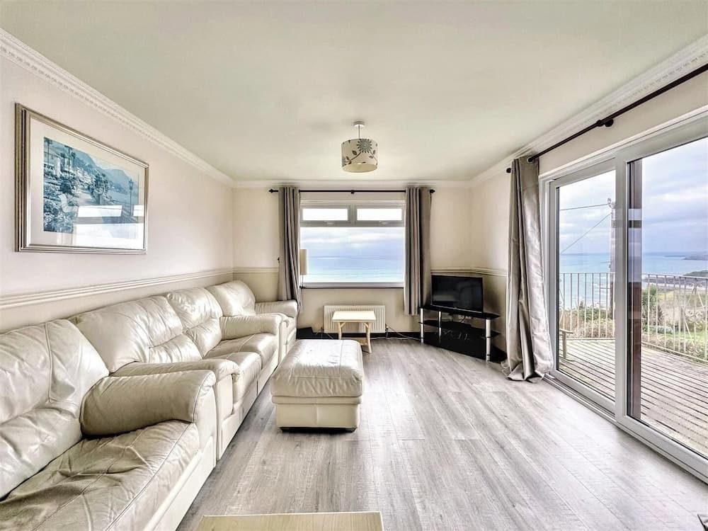5-bedroom Detached House-sea Views-garden-balcony