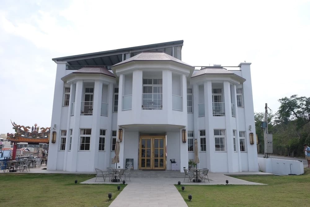 Loju Castle Inn