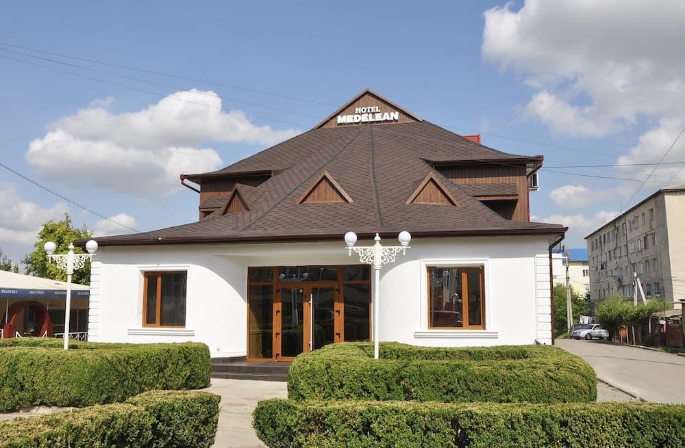 Medelean Hotel - Hostel