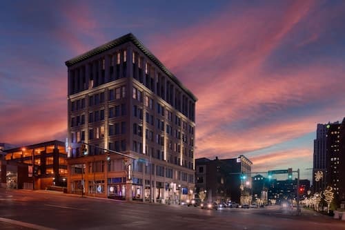 BLU-Tique, Akron, a Tribute Portfolio Hotel