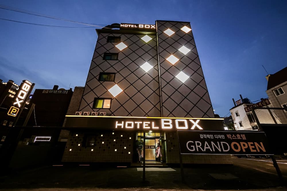 Hotel Box
