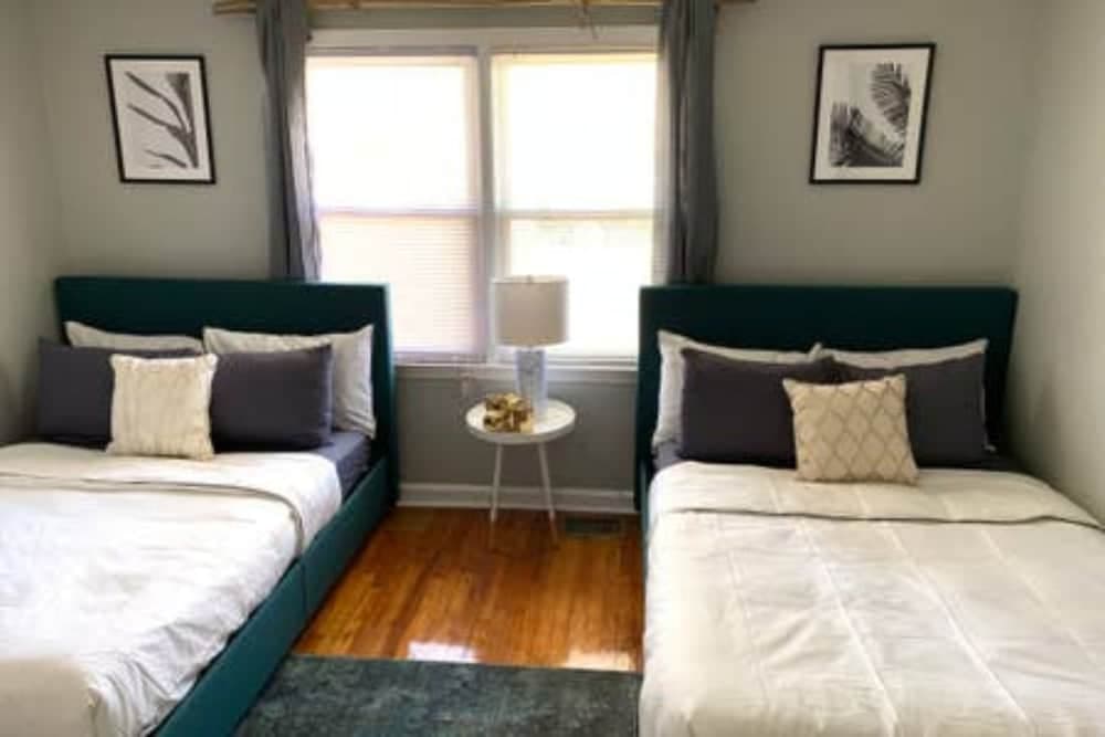 Cozy family-style Buckhead Bungalow