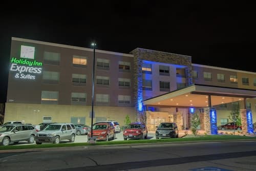 Holiday Inn Express & Suites Warsaw - E Center by IHG