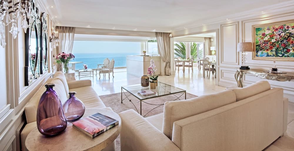 The Clarendon - Bantry Bay