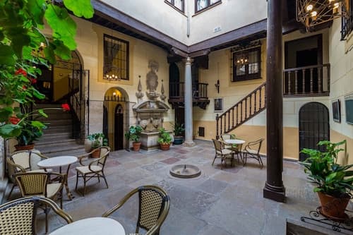Palacio Mariana Pineda Hotel