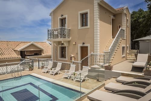 Faros Suites - Adults Only