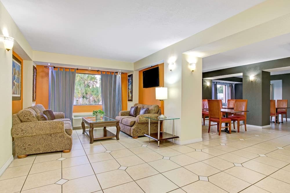 Days Inn & Suites by Wyndham Tampa near Ybor City