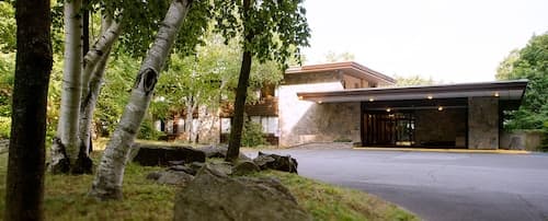 Overlook Lodge at Bear Mountain
