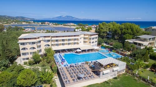 Koukounaria Hotel & Suites