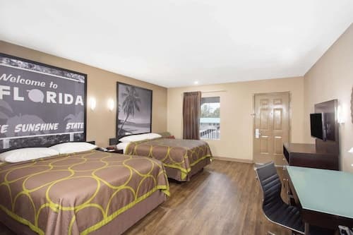 Super 8 by Wyndham Pensacola NAS Area